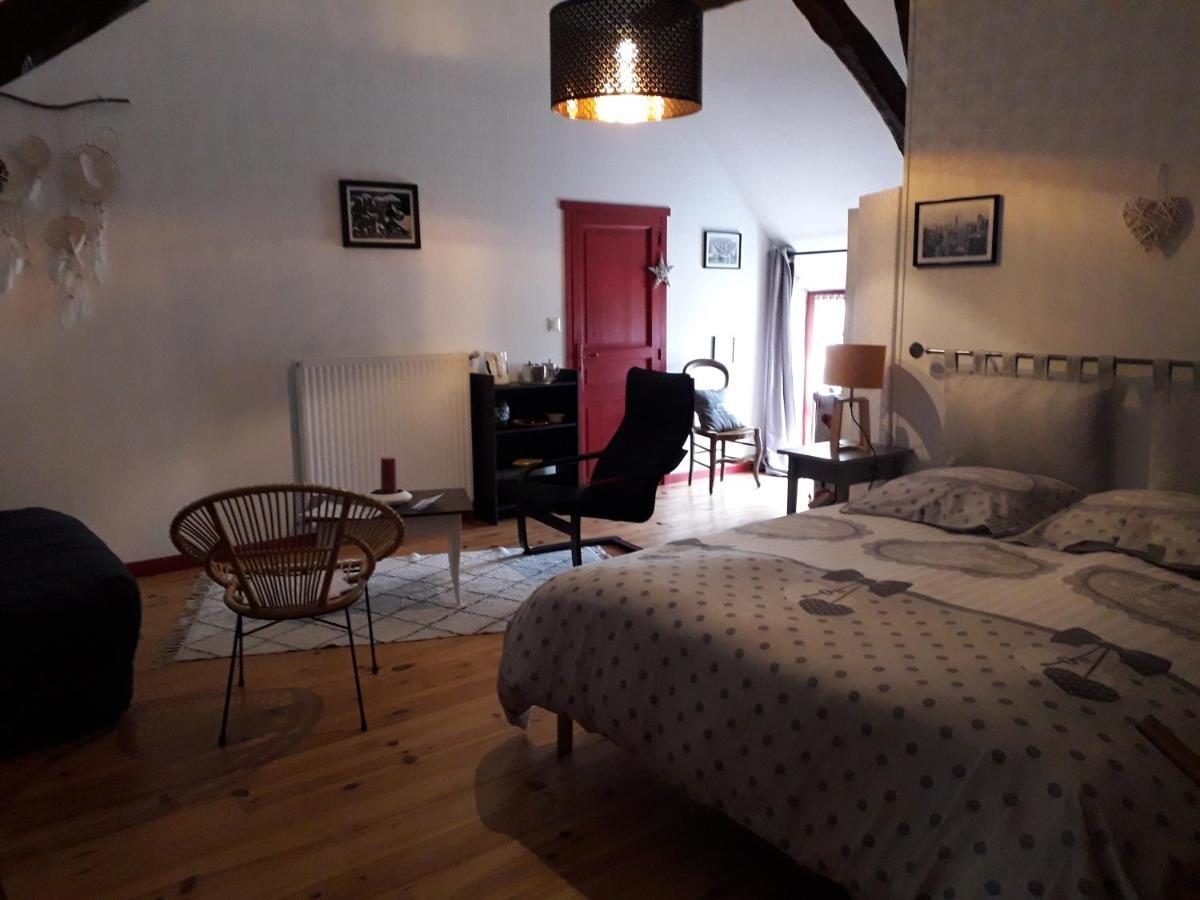 Bed and Breakfast Les Hirondelles Onzain Exterior foto