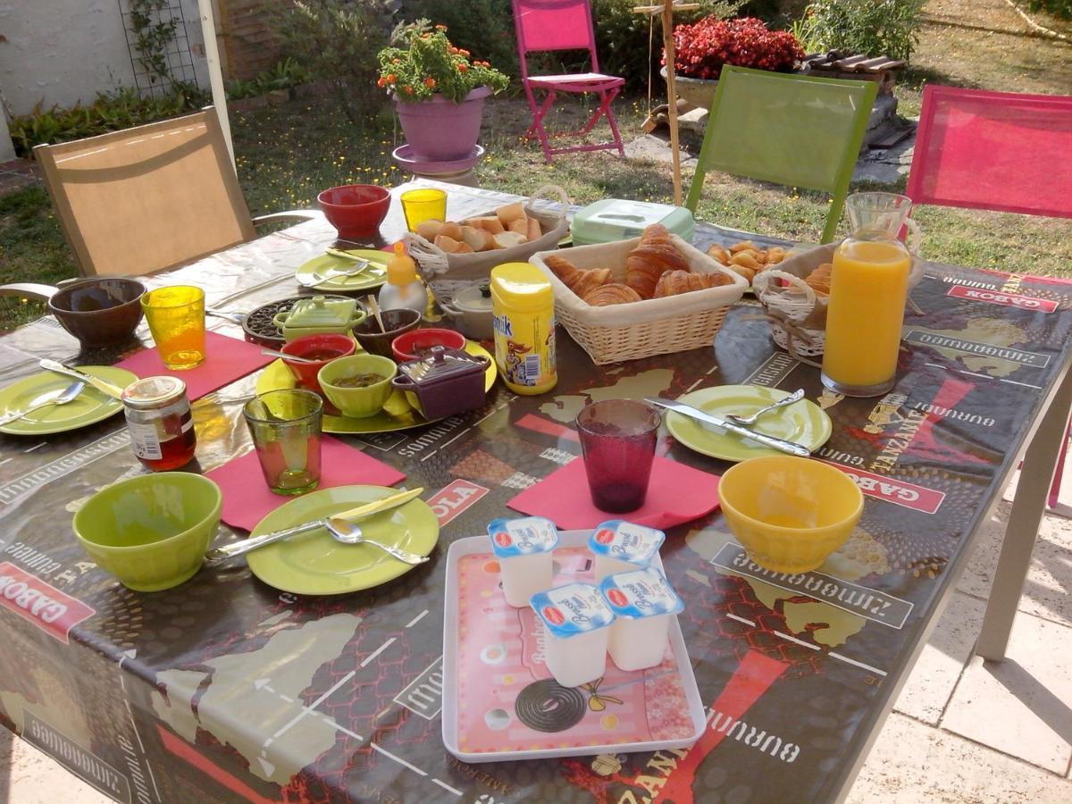 Bed and Breakfast Les Hirondelles Onzain Exterior foto