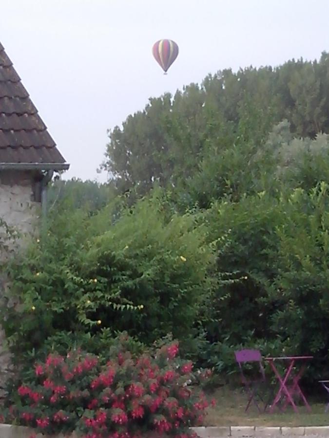 Bed and Breakfast Les Hirondelles Onzain Exterior foto